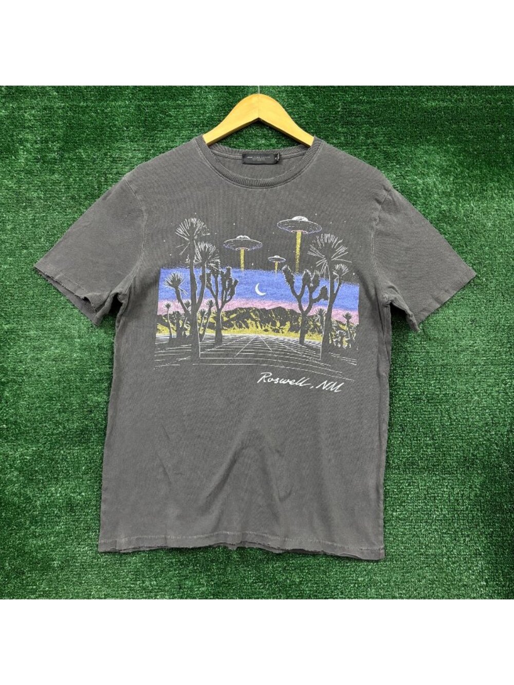Junk Food Clothing x Roswell New Mexico Alien UFO Abduction T-Shirt Medium